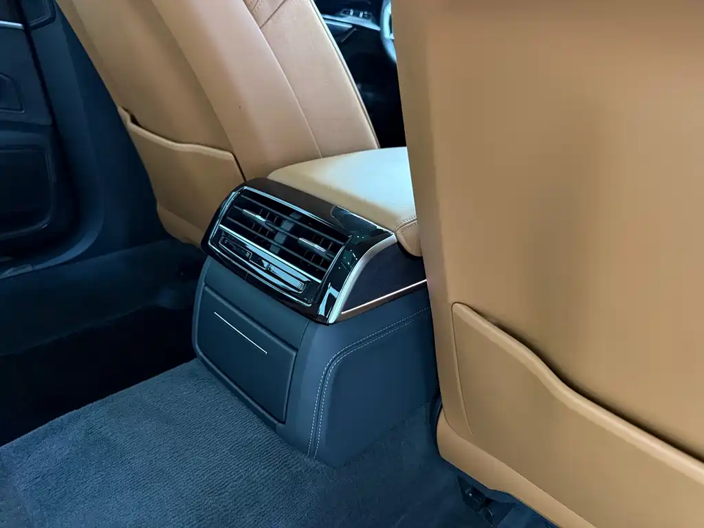 Audi A8 2023 — фото 11