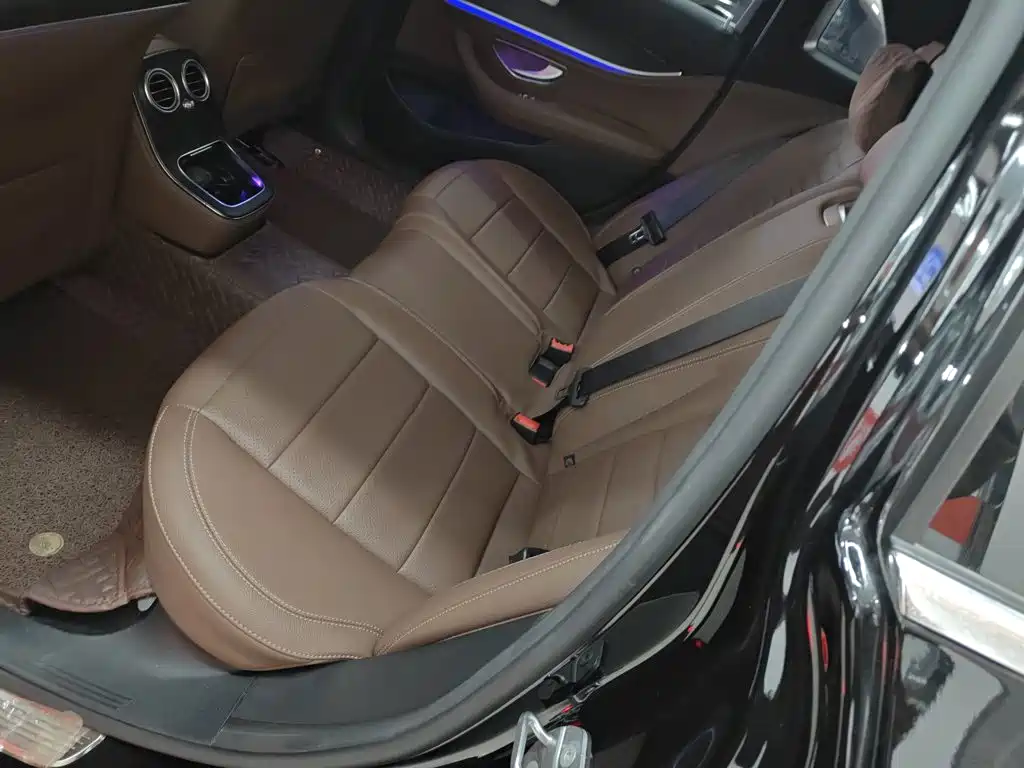 Mercedes-Benz E-Class 2023 — фото 13