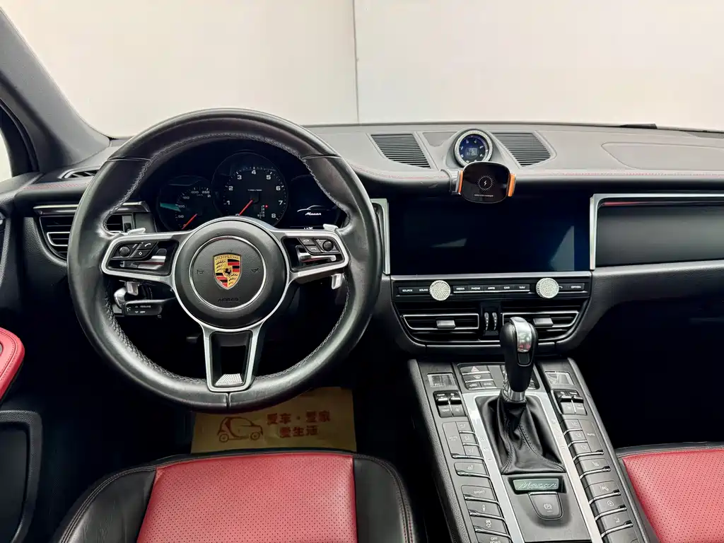 Porsche Macan 2020 — фото 15