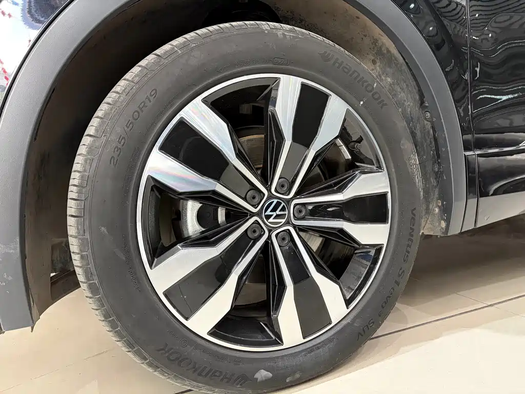 Volkswagen Tiguan L 2023 — фото 10