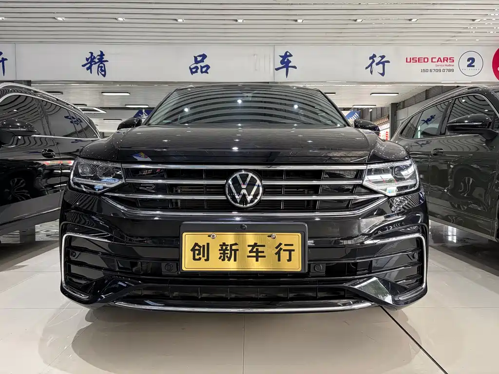 Volkswagen Tiguan L 2023 — фото 1