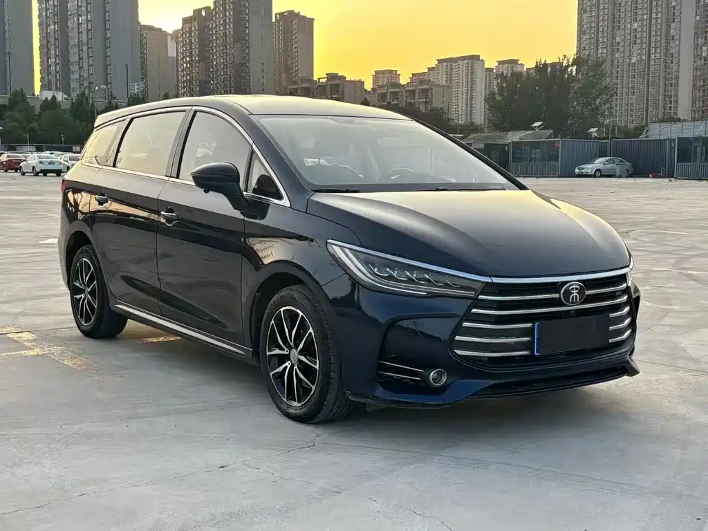 BYD MAX 2017 — фото 1