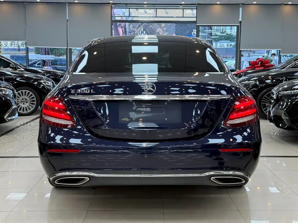 Mercedes-Benz E-Class 2018 — фото 20