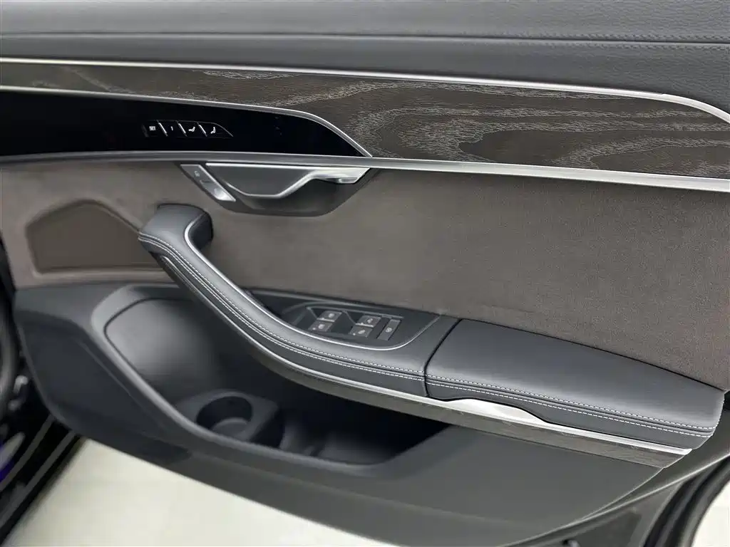 Audi A8 2023 — фото 21