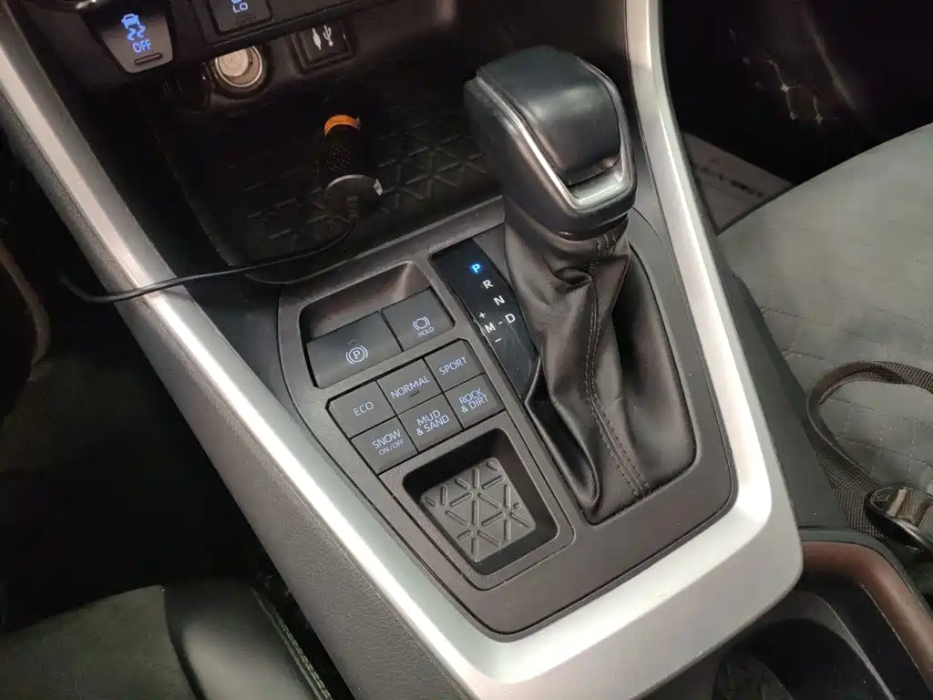 Toyota RAV4 2022 — фото 14