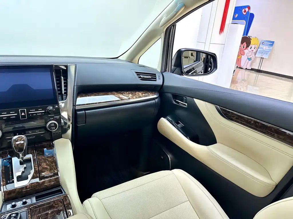 Toyota Alphard 2022 — фото 19
