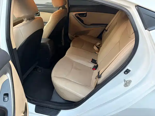 Hyundai Elantra Langdong 2012