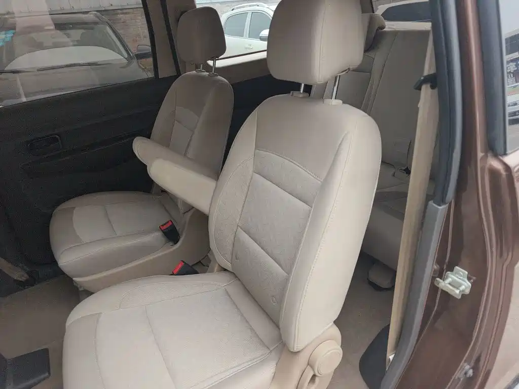 Wuling Hongguang 2018 — фото 17