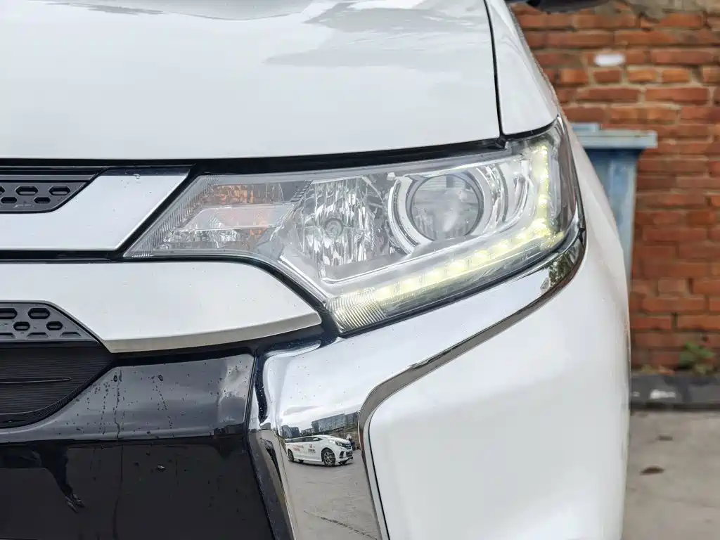 Mitsubishi Outlander 2021 — фото 19