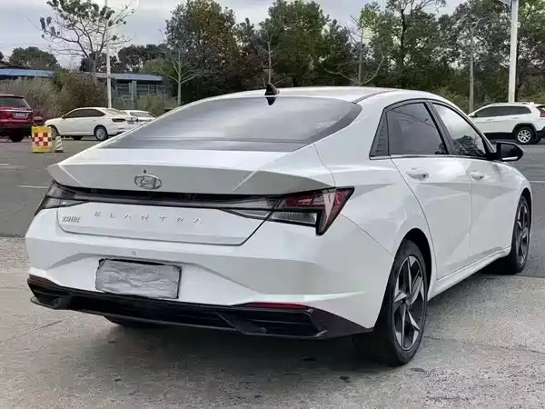 Hyundai Elantra 2021