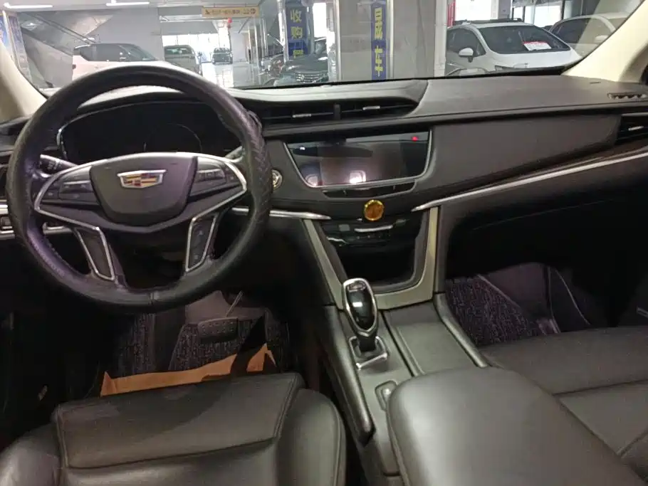 Cadillac XT5 2017 — фото 12