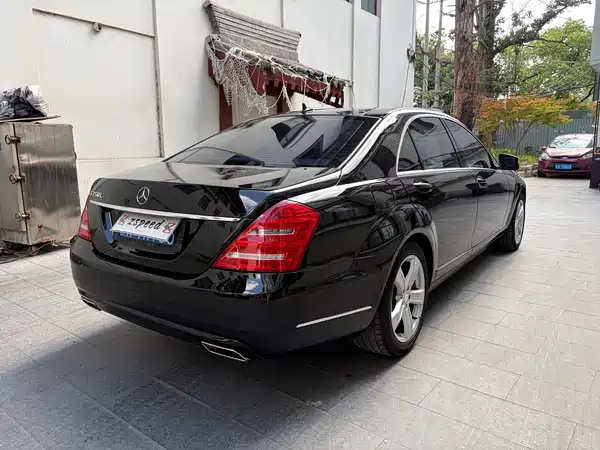 Mercedes-Benz S-Class 2011