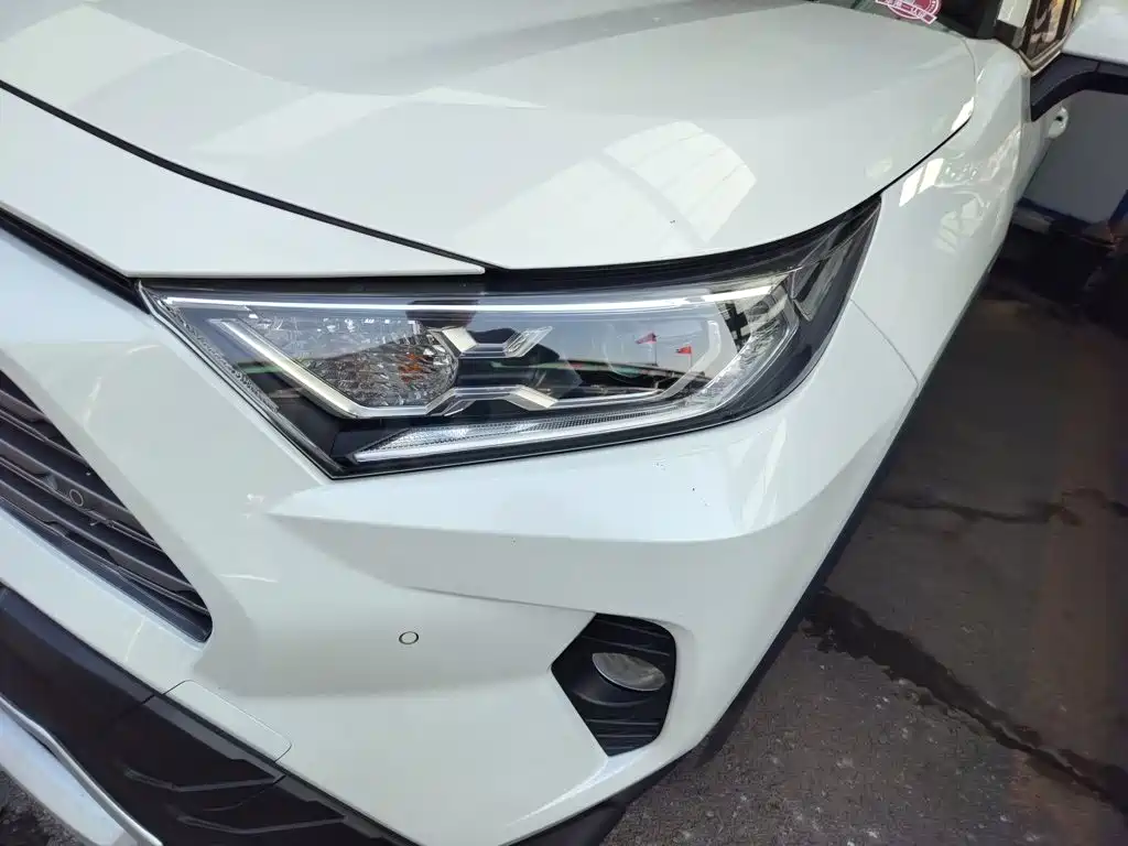 Toyota RAV4 2020 — фото 18