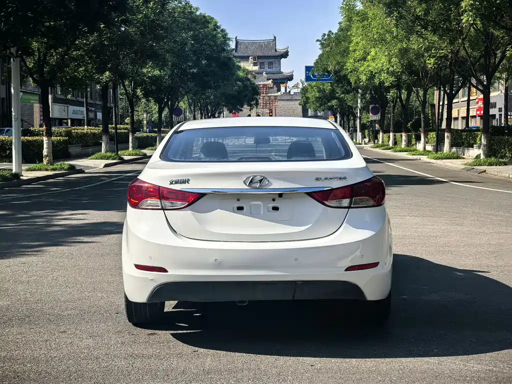 Hyundai Elantra 2012