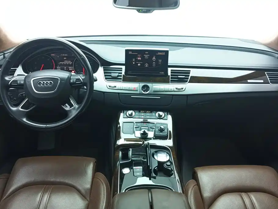 Audi A8 2017 — фото 12