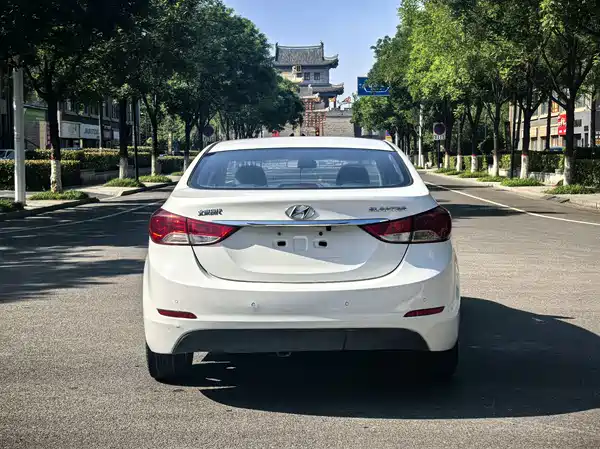 Hyundai Elantra Langdong 2012