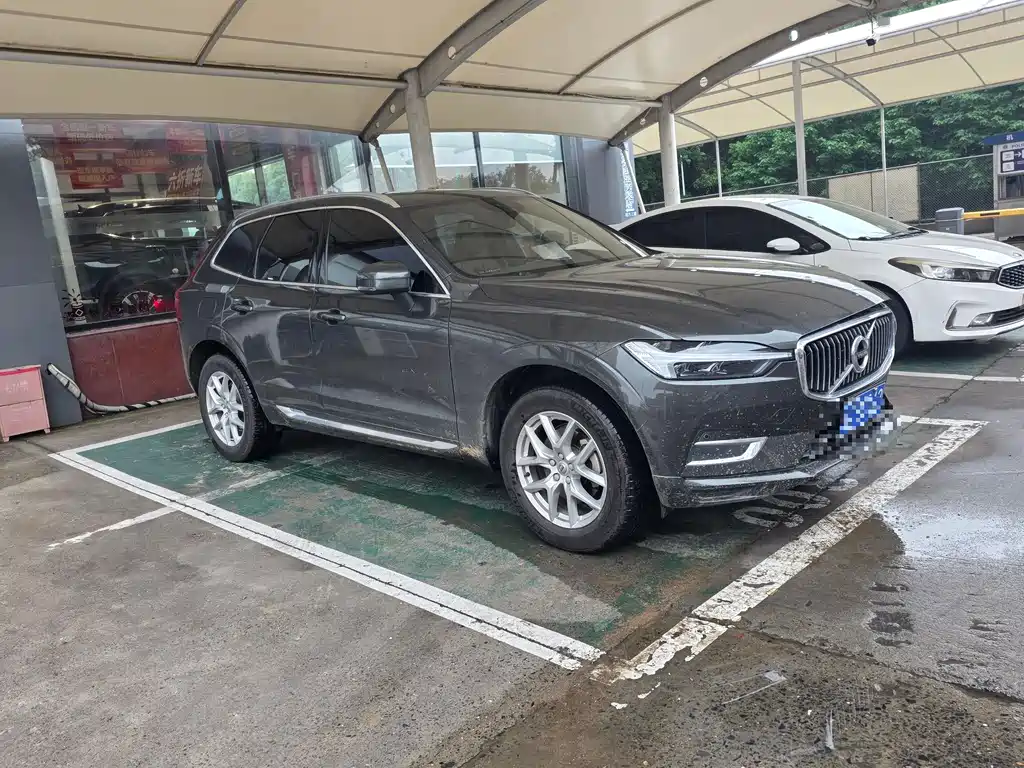 Volvo XC60 2021 — фото 1