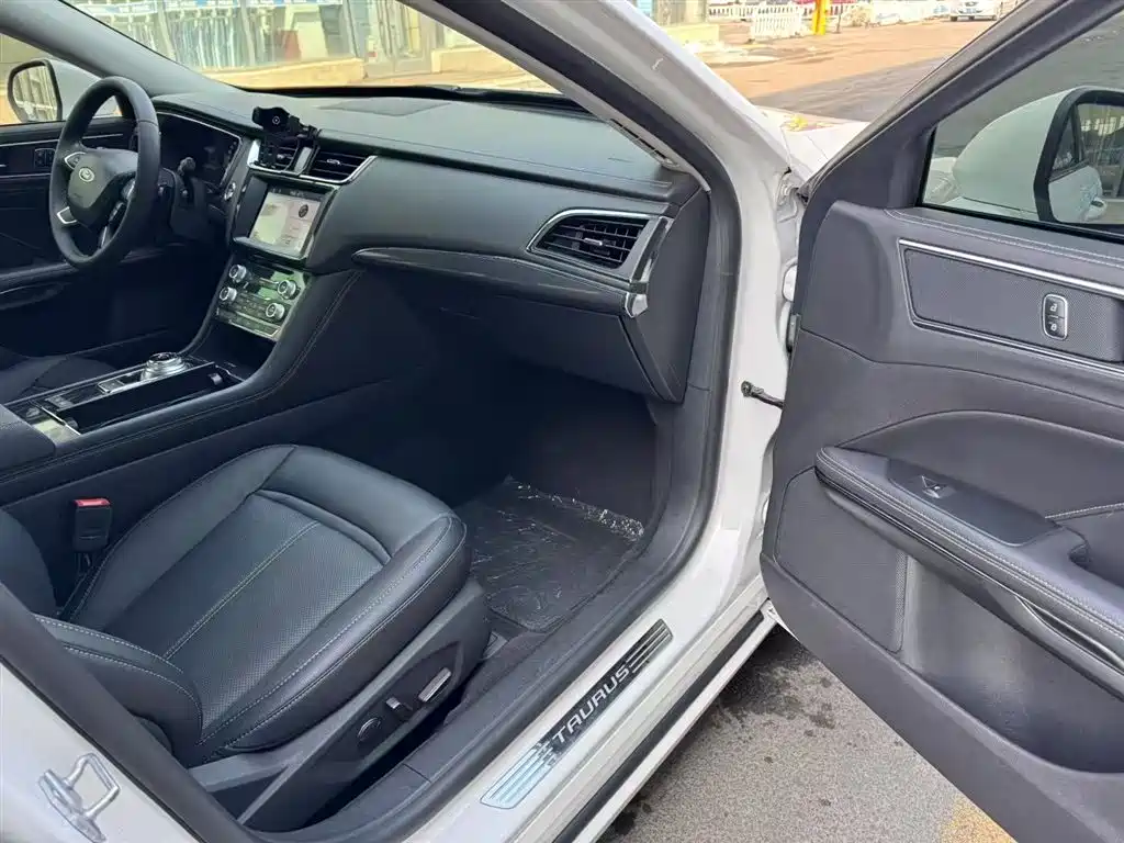 Ford Taurus 2019 — фото 19