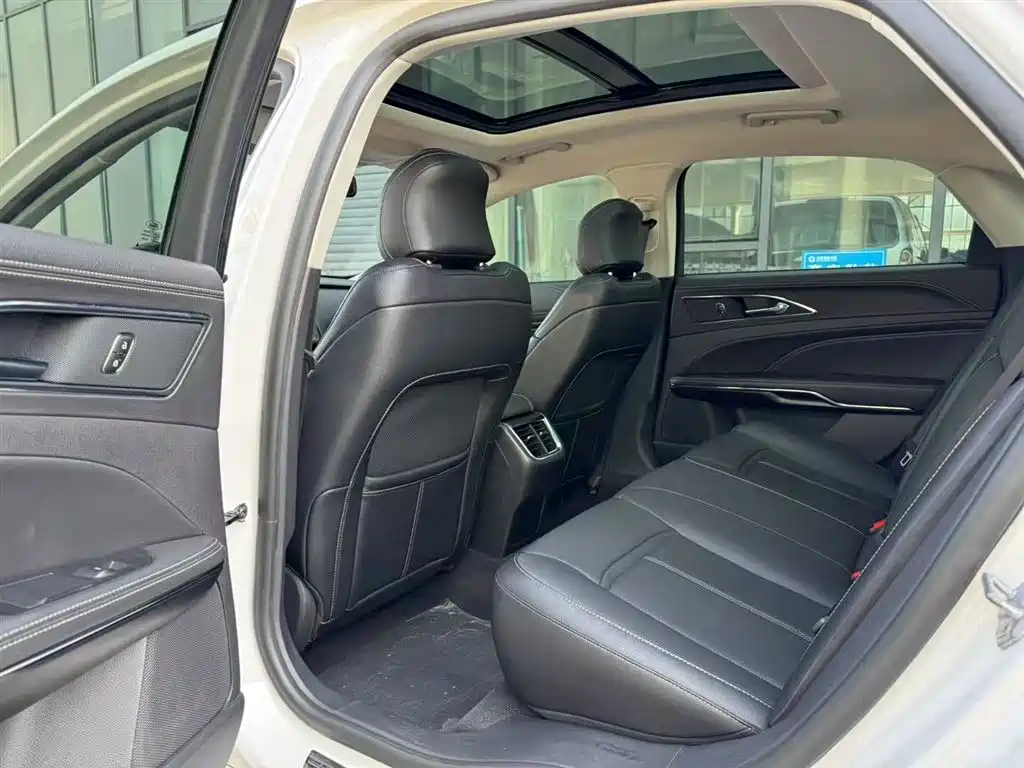 Ford Taurus 2019 — фото 18