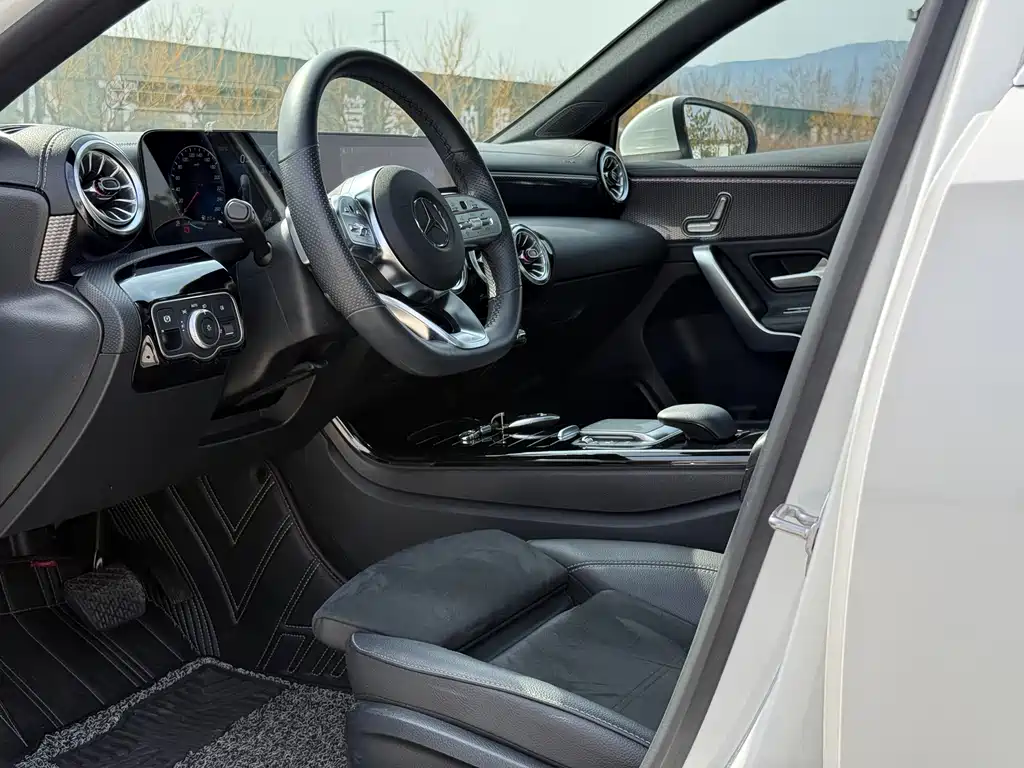 Mercedes-Benz A-Class 2021 — фото 18