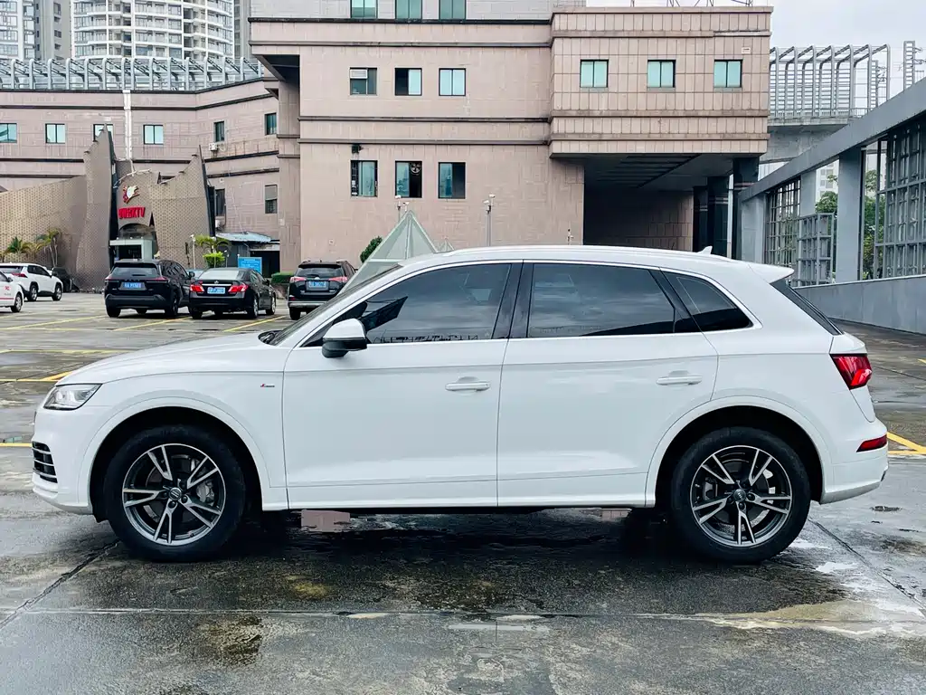 Audi Q5L 2019 — фото 35