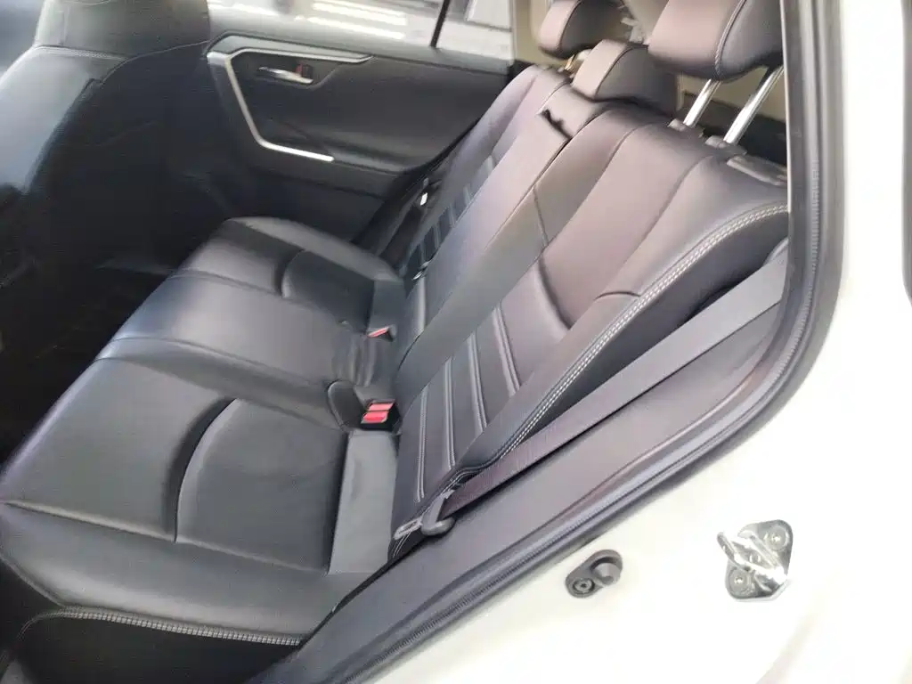 Toyota RAV4 2020 — фото 13