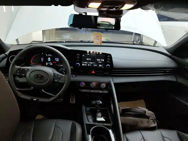 Hyundai Elantra 2025