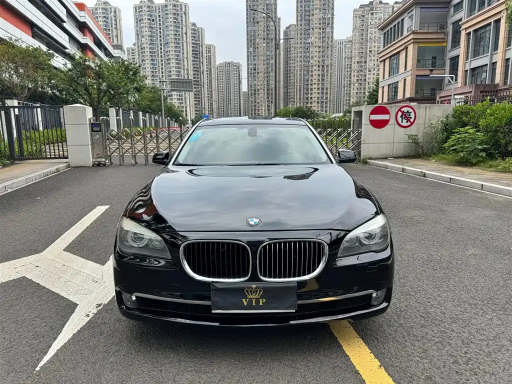 BMW 7 Series 2012 — фото 1