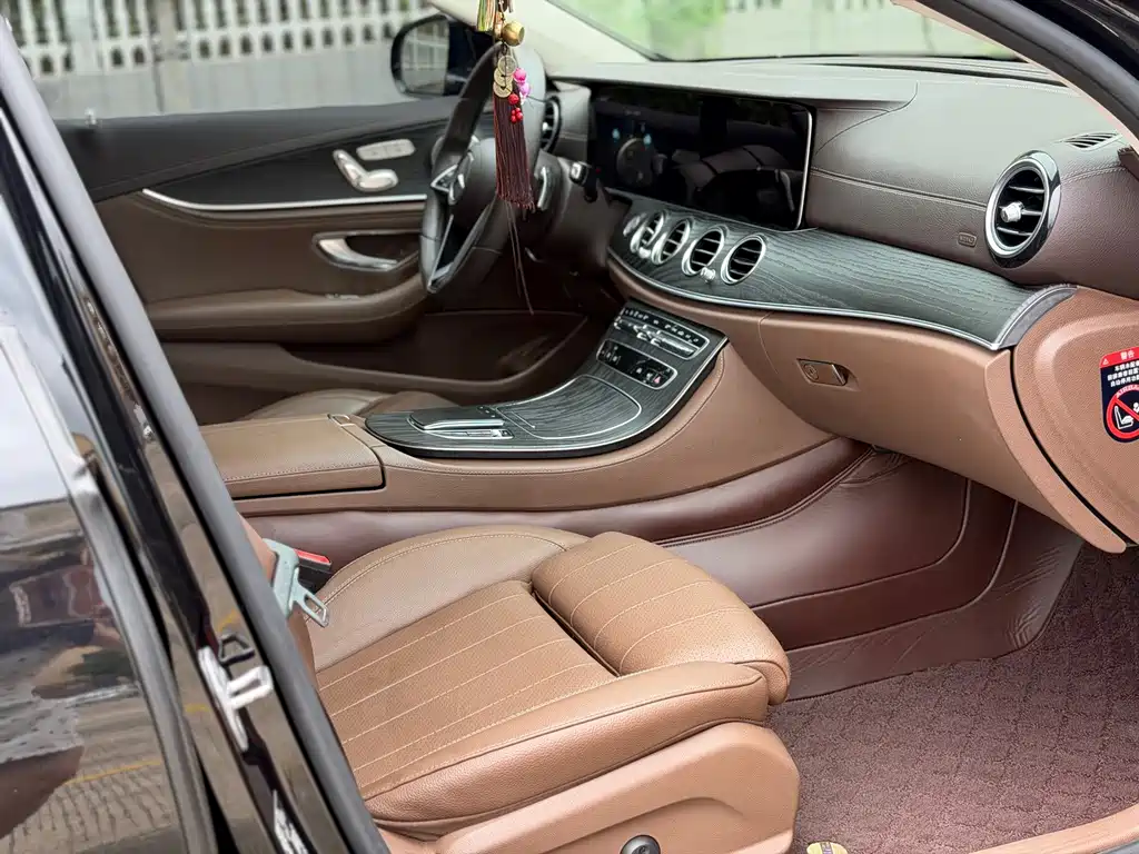 Mercedes-Benz E-Class 2022 — фото 13