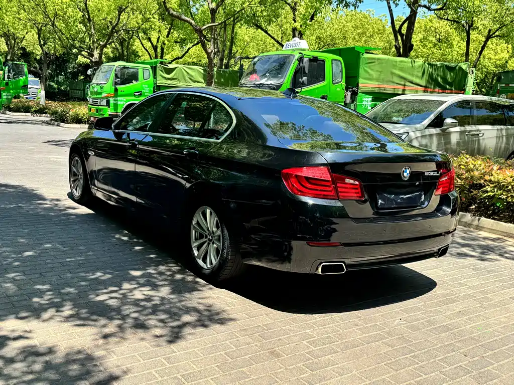 BMW 5 Series 2011 — фото 14