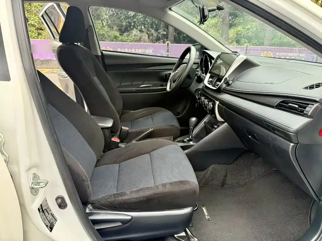 Toyota Yaris L 2019 — фото 18