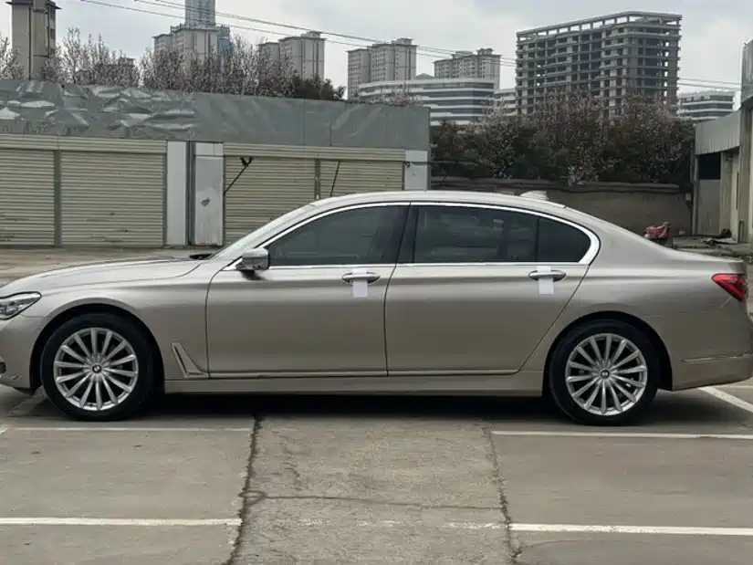 BMW 7 Series 2017 — фото 10