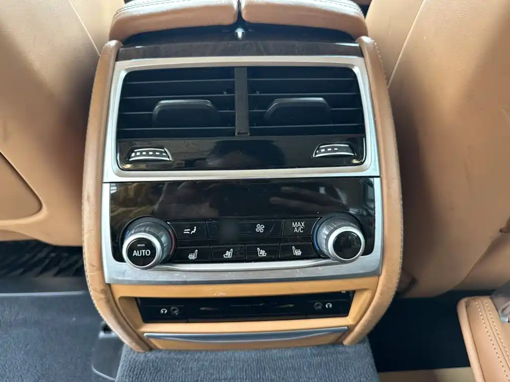 BMW 7 Series 2017 — фото 18
