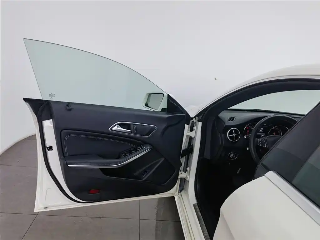 Mercedes-Benz CLA 2017 — фото 8