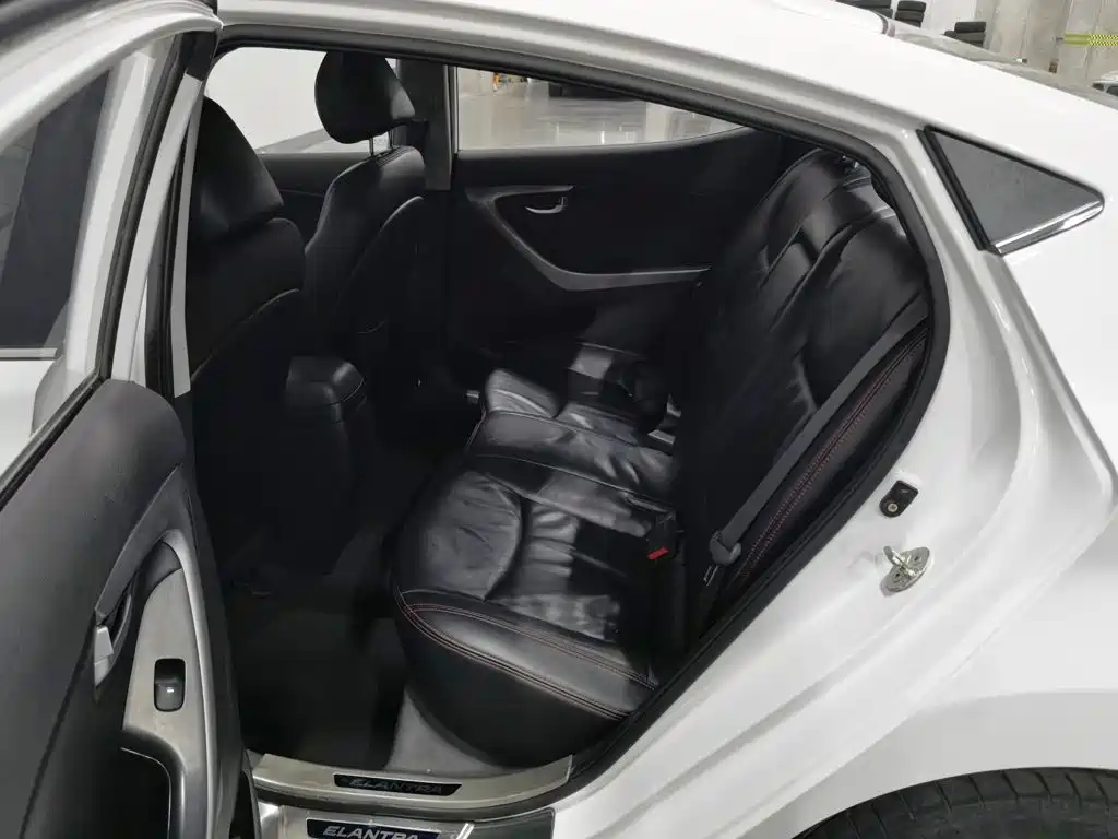 Hyundai Elantra Langdong 2015 — фото 15