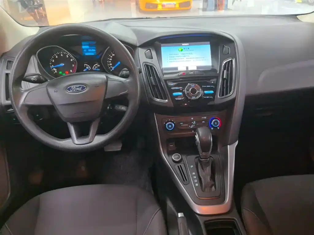 Ford Focus 2017 — фото 10
