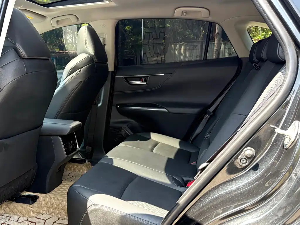 Toyota Venza 2023 — фото 12