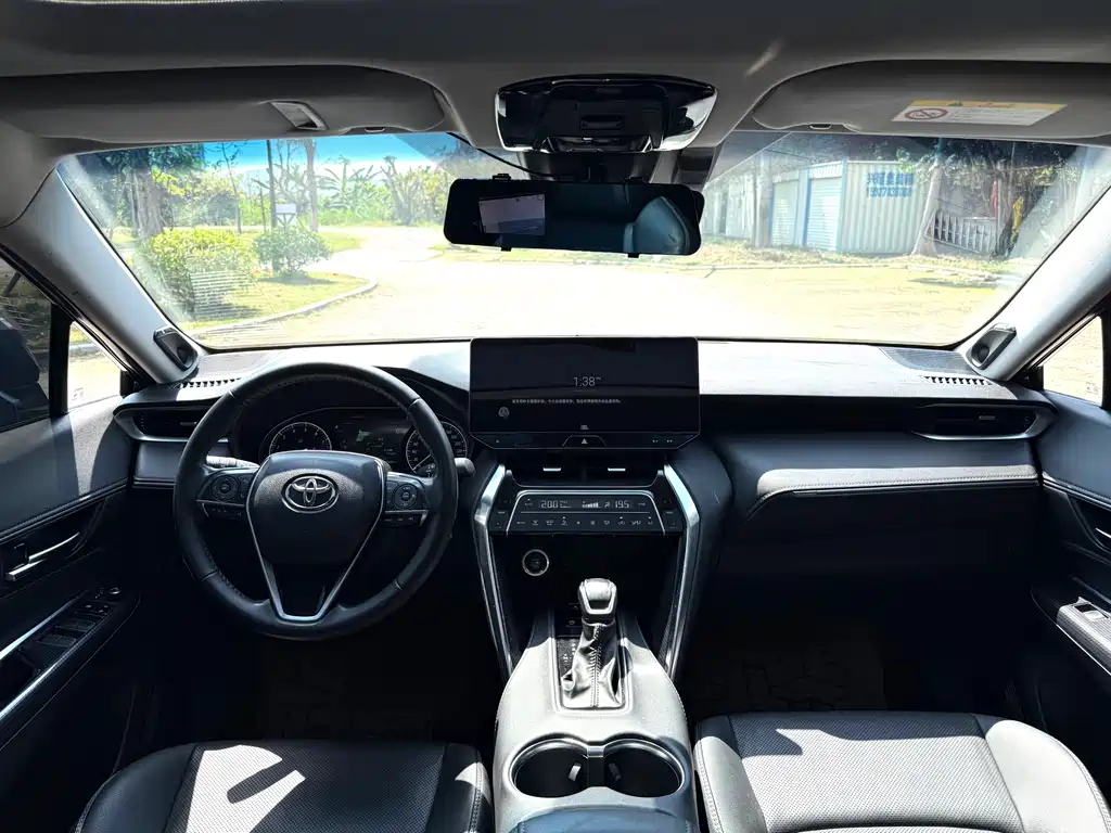 Toyota Venza 2023 — фото 16