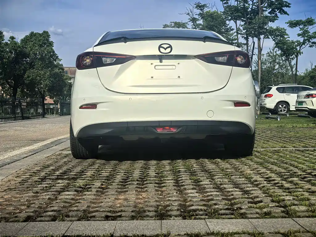 Mazda 3 Axela 2019 — фото 6