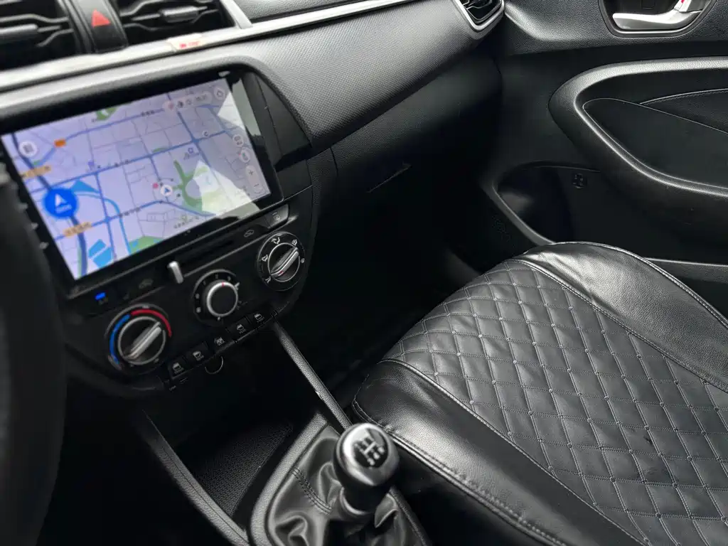 Hyundai Verna 2017 — фото 22