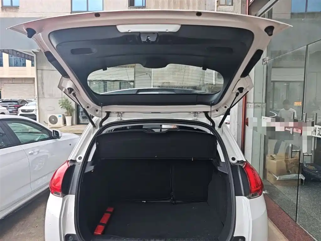 Peugeot 2008 2015 — фото 19