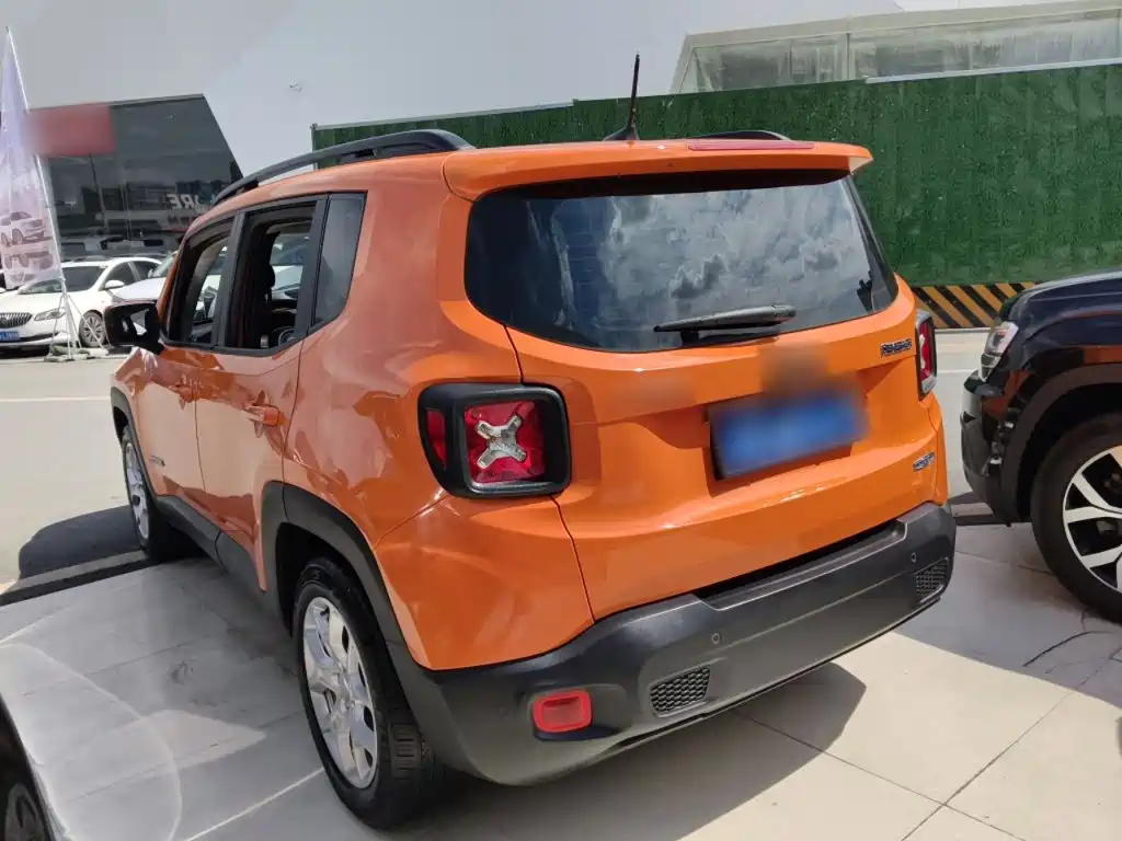 Jeep Renegade 2017 — фото 23