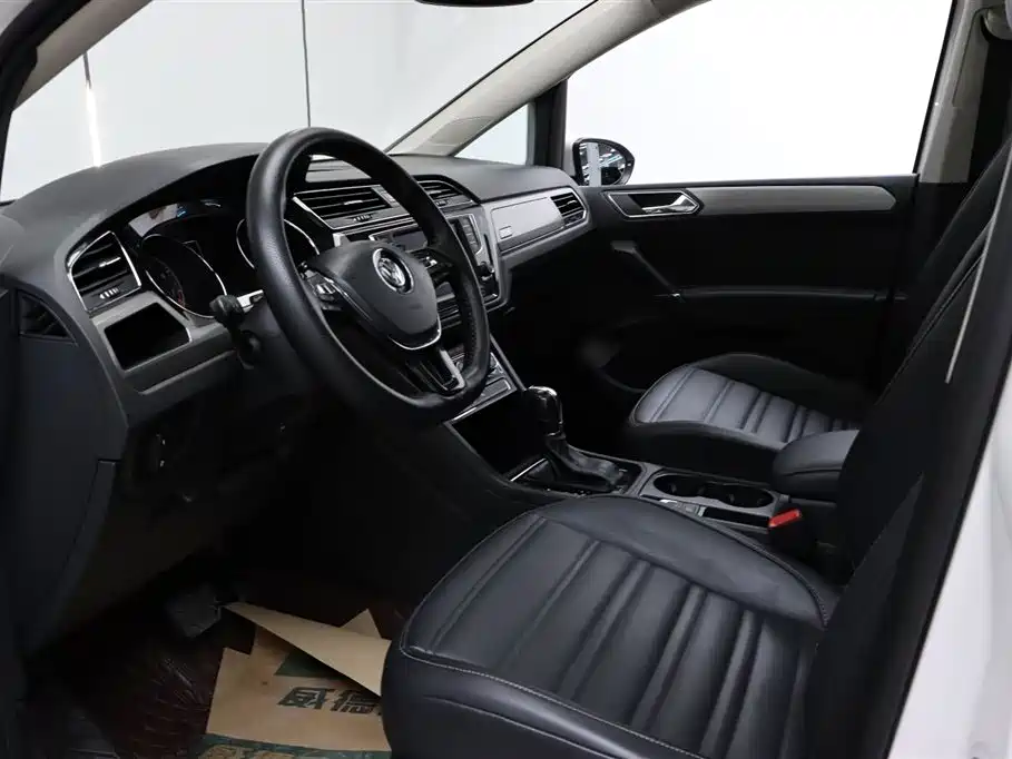 Volkswagen Touran 2018 — фото 13