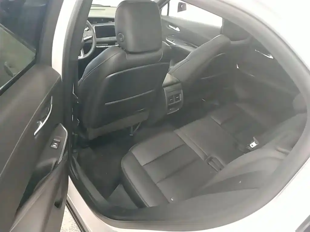 Cadillac XT4 2020 — фото 17