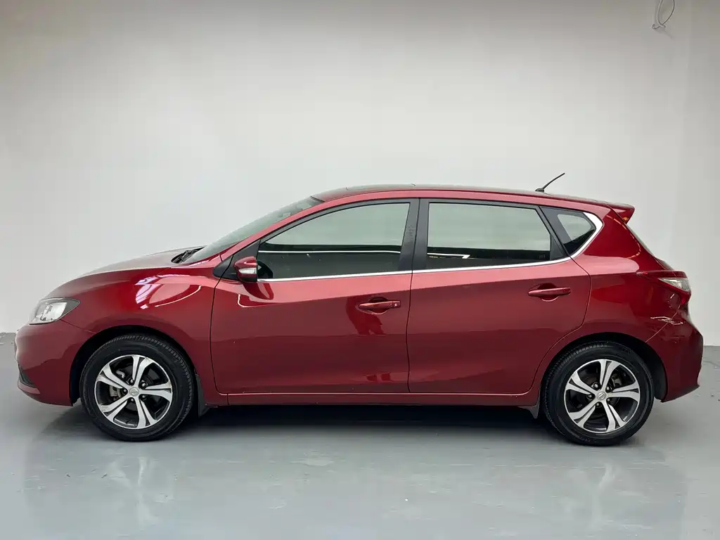 Nissan Tiida 2016 — фото 3