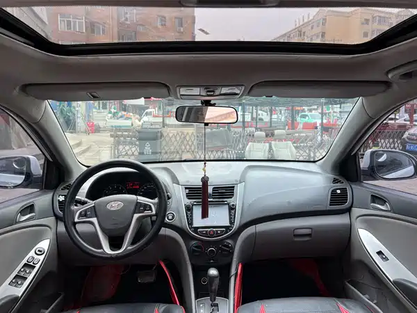 Hyundai Accent 2014