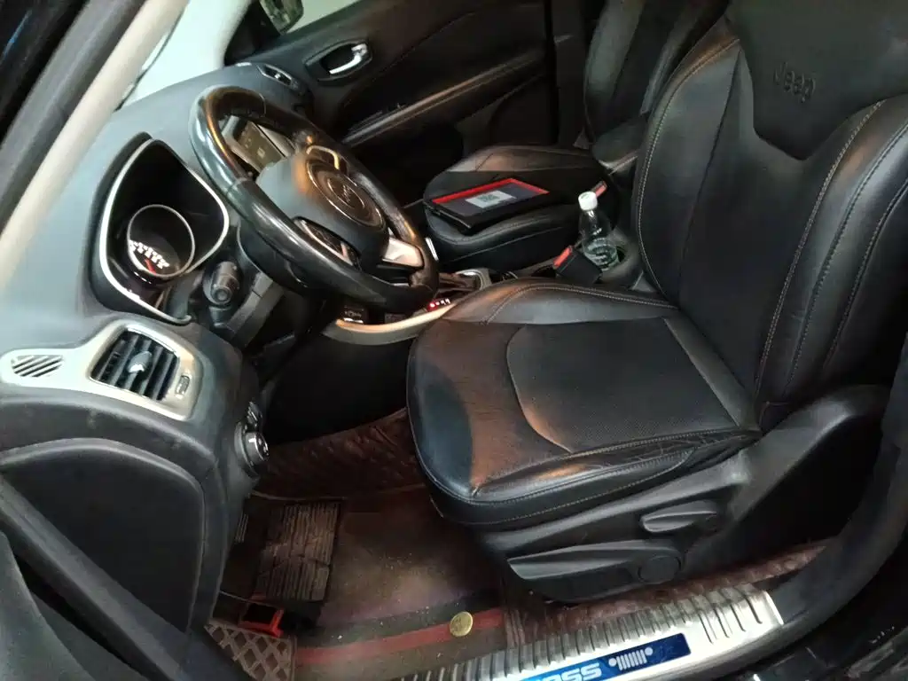 Jeep Compass 2018 — фото 14
