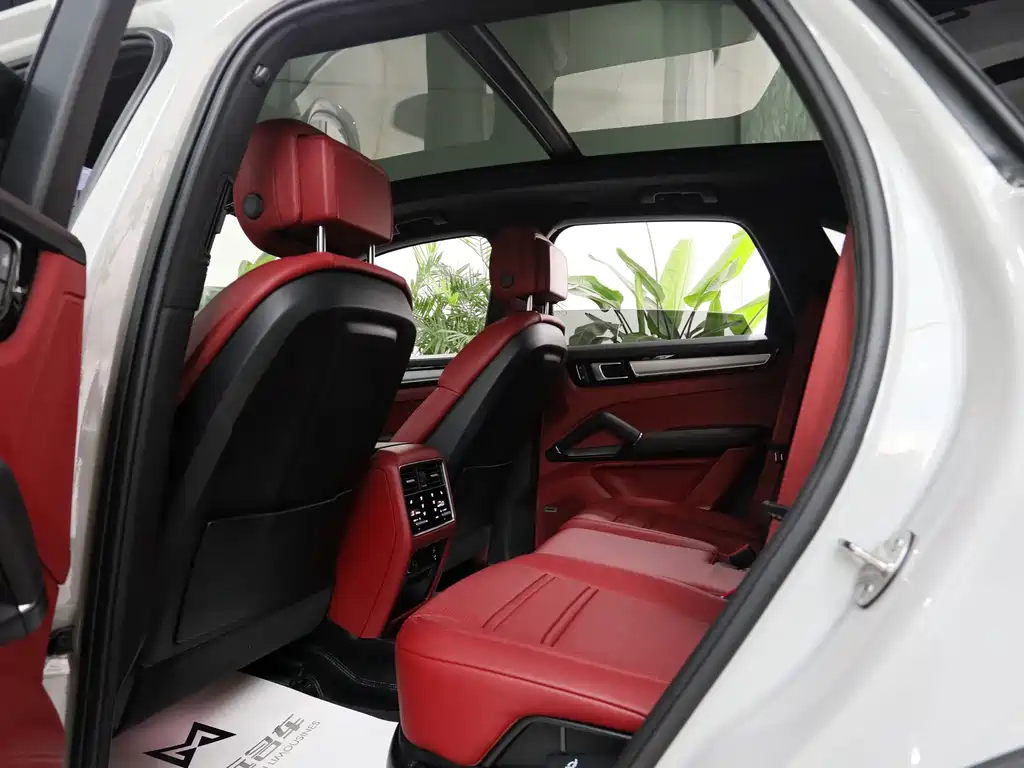 Porsche Cayenne Hybrid 2022 — фото 11