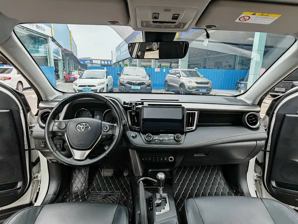 Toyota RAV4 2016 — фото 12