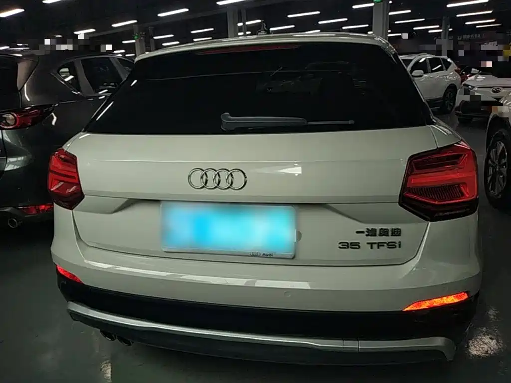 Audi Q2L 2019